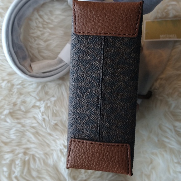 👜 Michael Kors Mercer X-small Brown Signature Crossbody NWT👜 - Picture 9 of 11